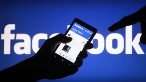 لماذا يحدث تسجيل الخروج المفاجئ من حسابات الفيسبوك
