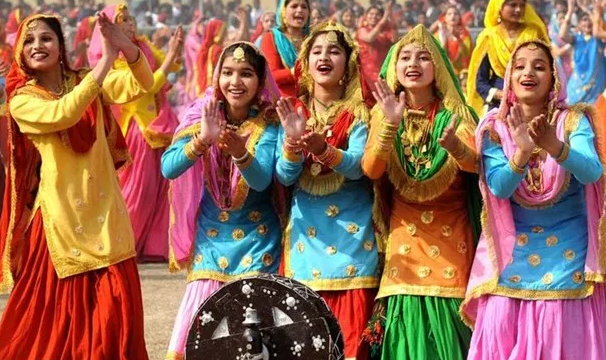 معلومات عن العادات والتقاليد الغريبة في الهند