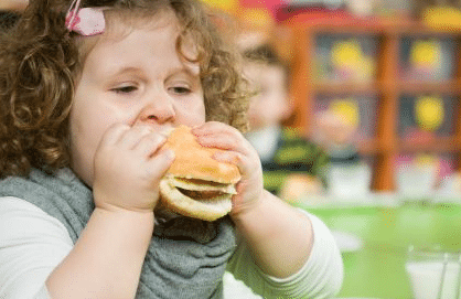 أسباب زيادة الوزن عند الأطفال