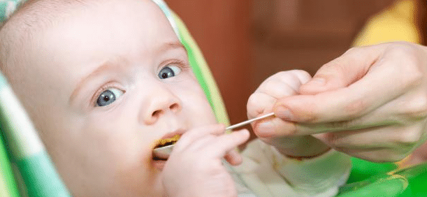 الأطعمة التي يتناولها الأطفال في عمر 6 شهور