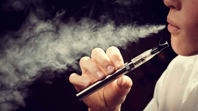 أضرار ومخاطر استخدام الفيب للتدخين