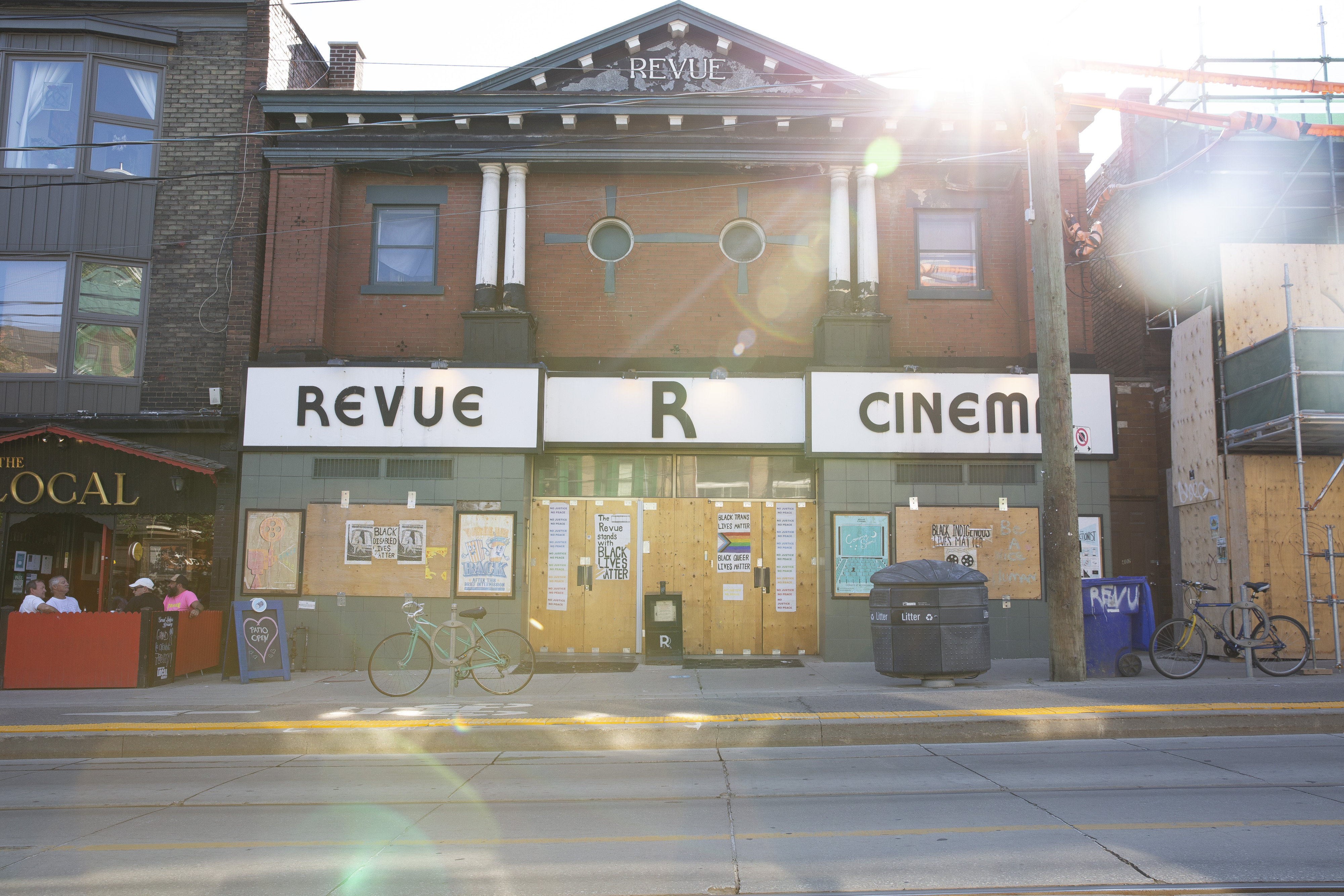 أعمال Roncesvalles Ave. (تصوير جيليان ماب)