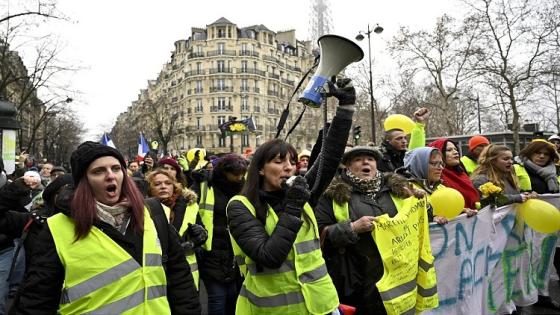 مئات الفرنسيات يخرجن في احتجاجات