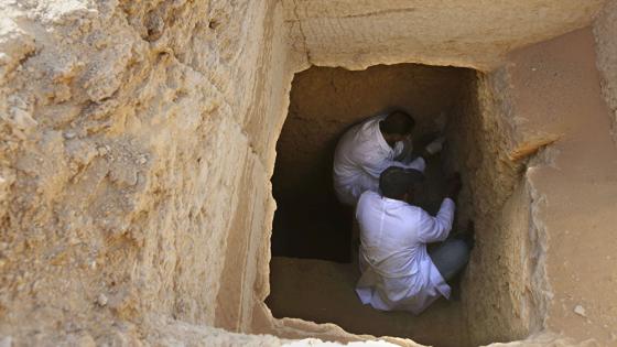 مصر تعلن توثيق 802 مقبرة أثرية منحوتة في الصخر