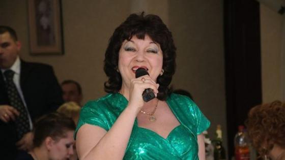 وفاة المغنية الروسية فانيا خيلوفا على خشبة المسرح
