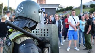 الشرطة البيلاروسية تطلق الرصاص الحي على المتظاهرين – بوليتيكو