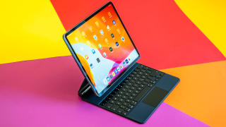 مراجعة iPad Magic Keyboard: هل هو ملحق باهظ الثمن؟