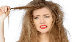 أسباب جفاف الشعر وطرق العلاج