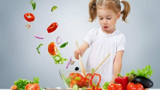 أنواع الطعام التي ينبغي تقديمها للطفل