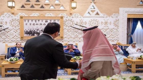 رئيس وزراء الجمهورية التونسية مع العاهل السعودي