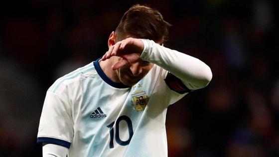 إيقاف ميسي ثلاثة أشهر أعلن اتحاد كرة القدم في أمريكا الجنوبية، صباح السبت، إيقاف الأسطورة الأرجنتينية ليونيل ميسي لمدة ثلاثة أشه وتغريمه 50 ألف دولار.